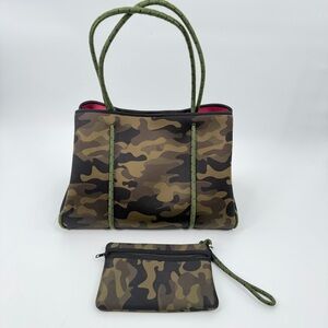 HAUTE SHORE Green Camouflage Tote with Pouch